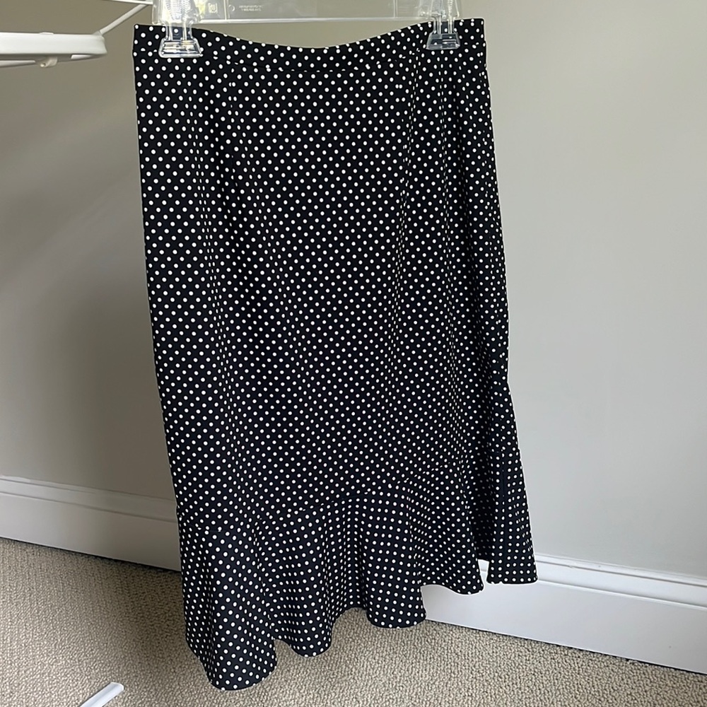 Used like new, 100% polyester, machine washable, elastic waist